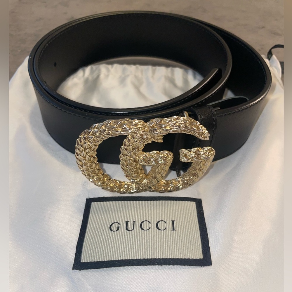 GUCCI black belt with gold double G size 80